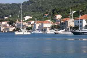 Parking stern-to, Vis harbour